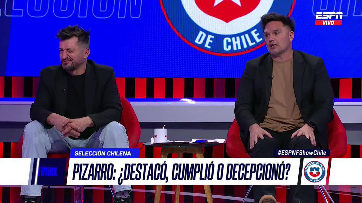 "EN EL CLÁSICO, A VICENTE PIZARRO, 11 CONTRA 11 NO LO VI DETERMINANTE" Rafael Olarra aseguró que el Vicho es un buen jugador, correcto, pero mantuvo su postura que no es de los que sobresale. ▶️ Mira #ESPNFShowChile en el Plan Premium de #DisneyPlus.