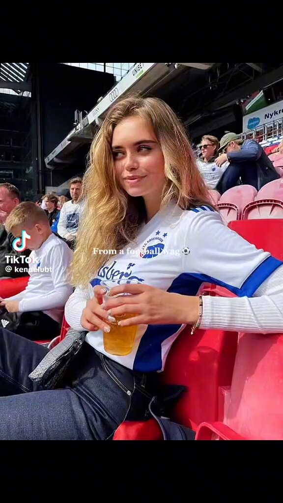 HOW DOES SHE KEEP DOING THAT, WOMAN TEACH ME YOUR WAYS PLSSSSS, I'd like to dress in some cute courtside/paddock outfits as well 😭