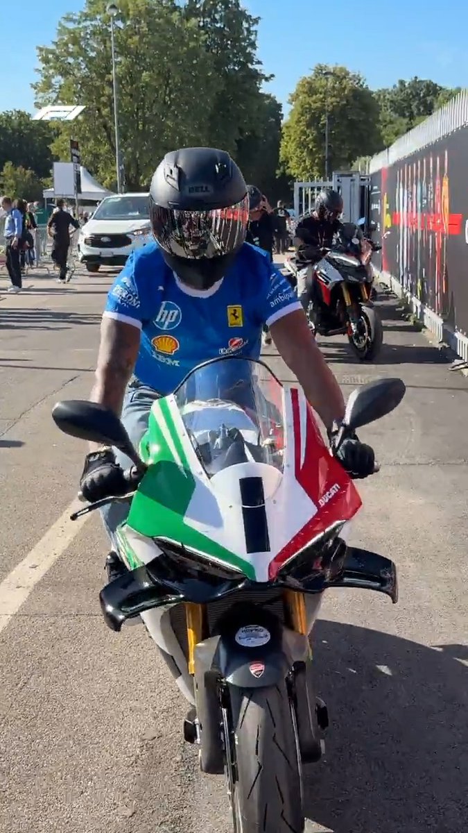 Lewis arrives 🇮🇹🥶 Monza. Temple Of Speed. Qualifying day. #F1 #ItalianGP