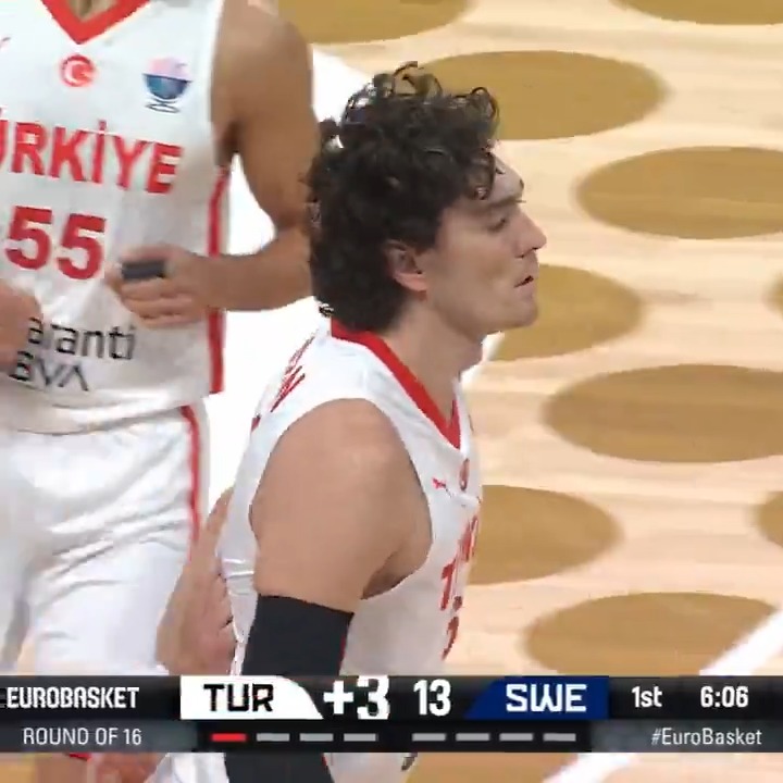 Cedi Osman came out firing for Turkiye 🇹🇷 Already up to 8 points in the first quarter. #EuroBasket