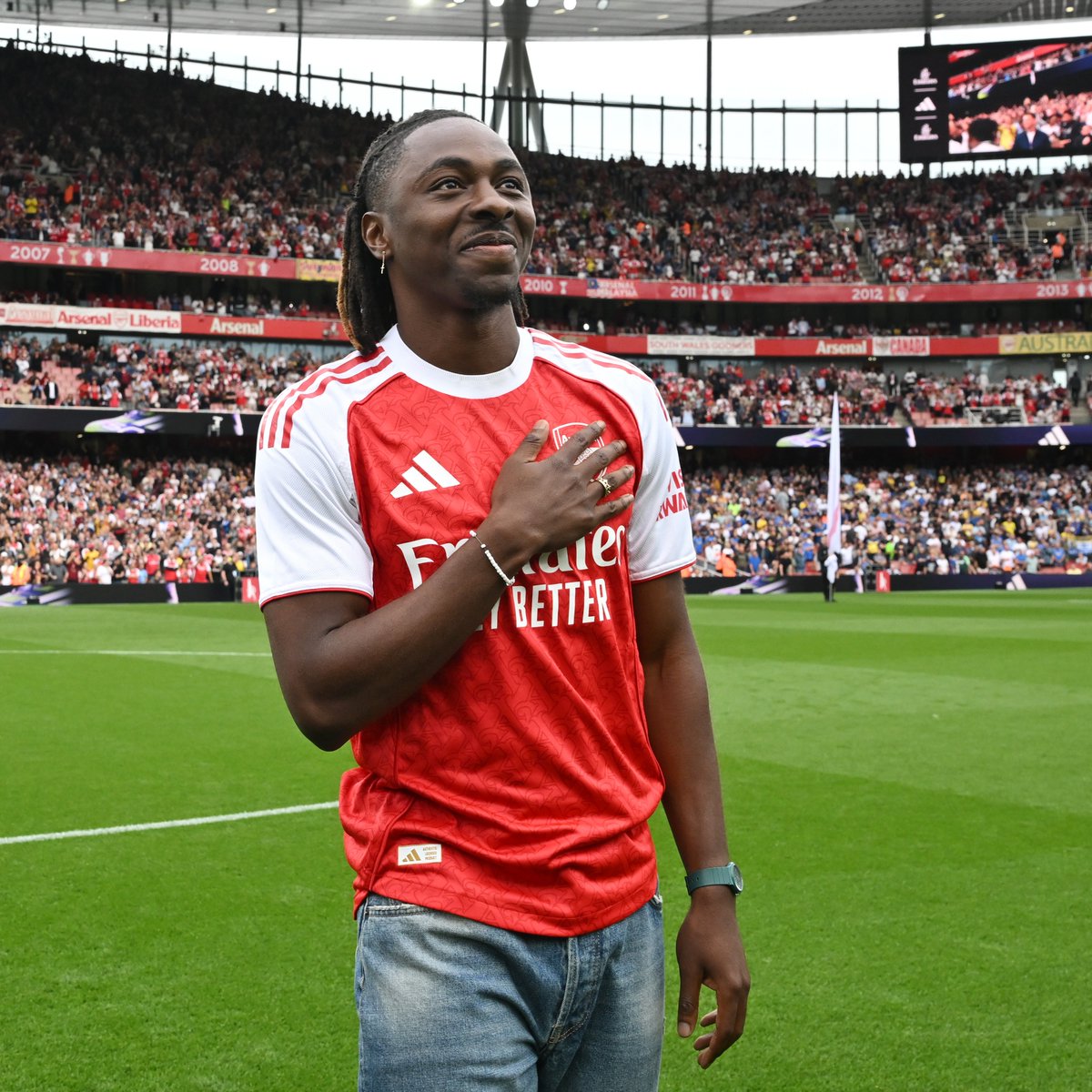A clip you could watch over and over again... Ebere 🤝 The Arsenal