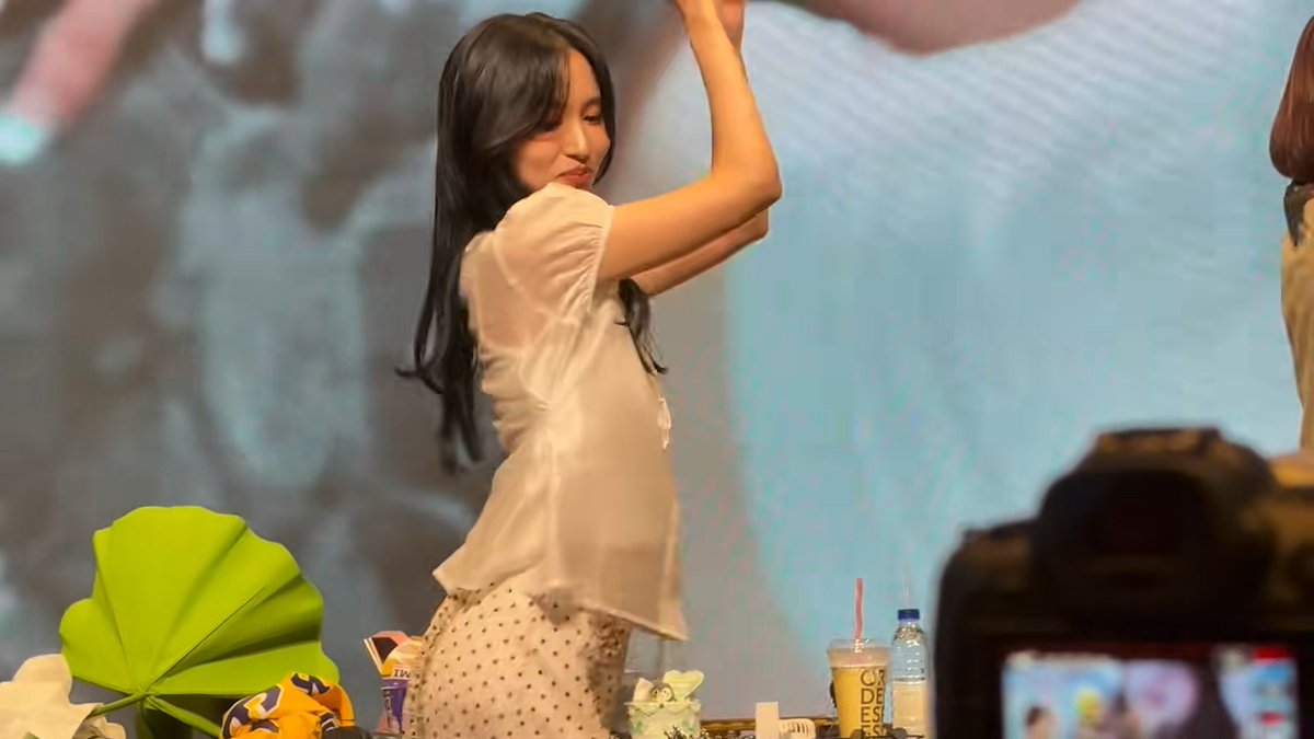 BATTITUDE AT THE FANSIGN TODAY