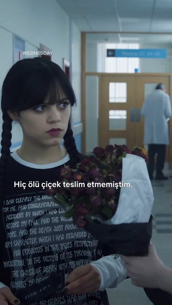 Ölü görmüşe döndü.