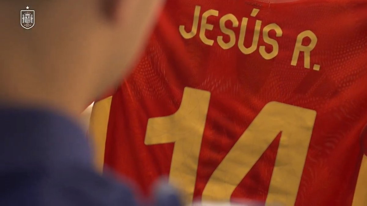 Hace 4 años estaba en un equipo de pueblo. Hace 2 días, debutó con la absoluta de la Selección Española Masculina de Fútbol en Bulgaria. Así vivió Jesús Rodríguez su día más especial como futbolista. #VamosEspaña | #CopaMundialFIFA