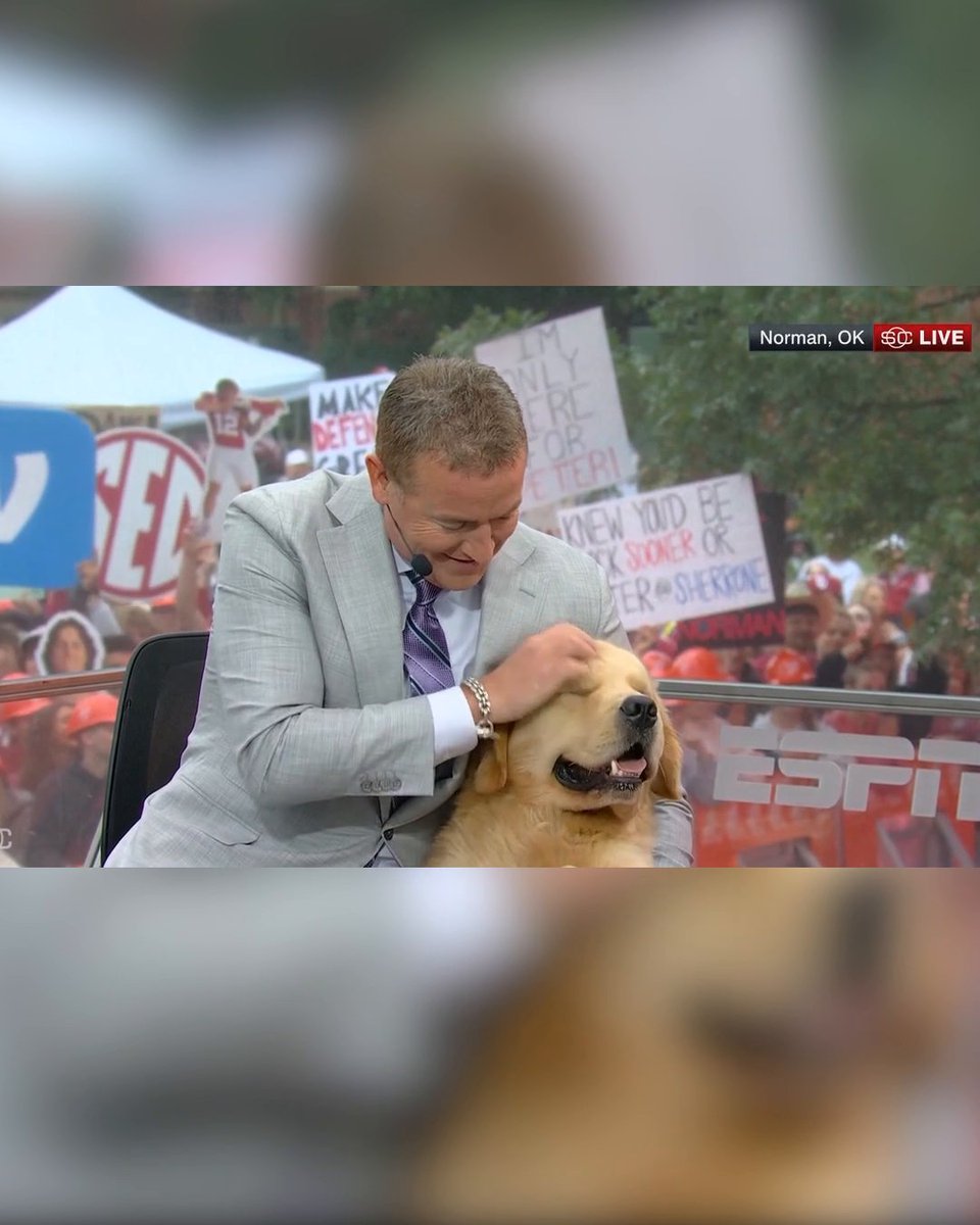 Peter and Kirk Herbstreit before College GameDay 🫶 Of course Peter steals the show on SportsCenter 😂