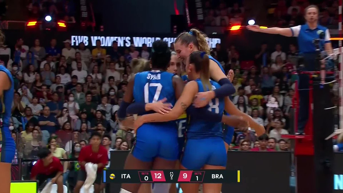 #Thailand2025: 🇮🇹 Italy 1-1 Brazil 🇧🇷 All square in the #WWCH semifinal! 🔥 Who takes control next in Bangkok? 👀 📺 Watch it LIVE on VBTV: 🏐 #Volleyball #Pallavolo #ElectrifyingThailand