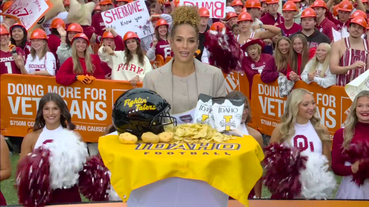 .@Jess_Sims brought the taters and the jokes to GameDay 🤣