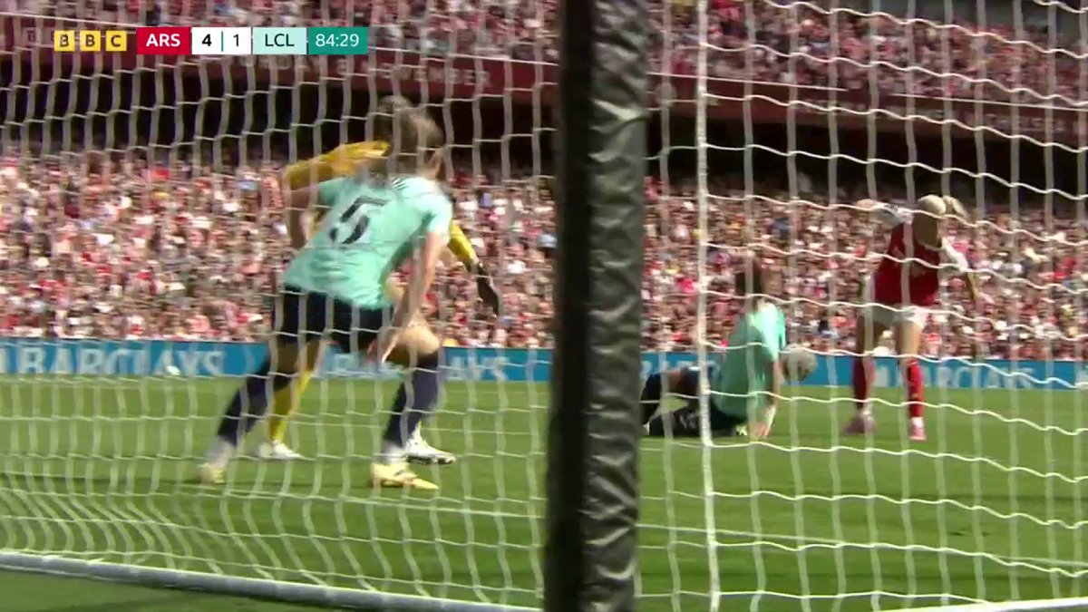Frida Maanum gets her name on the scoresheet as Arsenal score a second goal in two minutes! #ARSLCL #WSL #BBCFootball