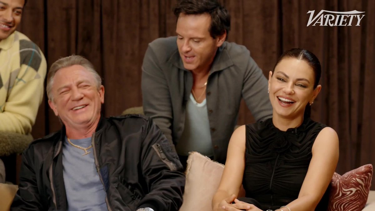 -Mila Kunis jokes that Daniel Craig is"such an asshole" because he "can't take a compliment" when the #KnivesOut cast praises him for bringing everyone together on set. Variety #TIFF Studio