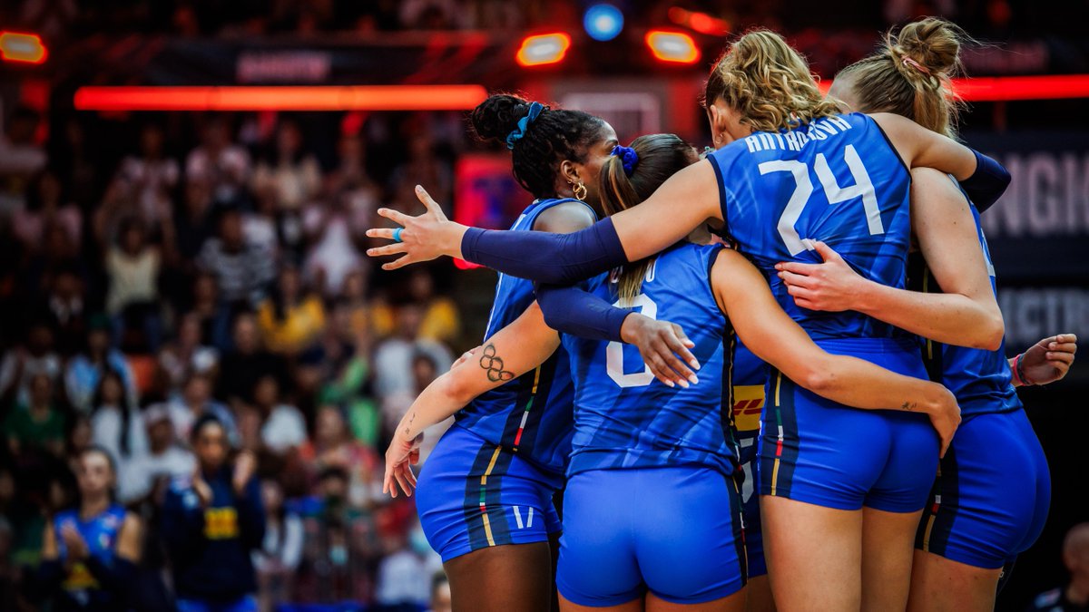 #Thailand2025: 🇮🇹 Italy 3-2 Brazil 🇧🇷 A dramatic semifinal decided by the minimum margin in the tiebreak! 🔥 The Azzurre are back in the #WWCH final — their 3rd overall, returning after missing 2022. 👑 Ekaterina Antropova powered Italy with 28 points, while Gabi — Miss Everything — notched 29 for Brazil. 💥 🗒 Check the schedule at 📺 Watch the replay on VBTV: 🛍️ Grab your World Champs Merch now: 🏐 #Pallavolo #Volleyball #ElectrifyingThailand