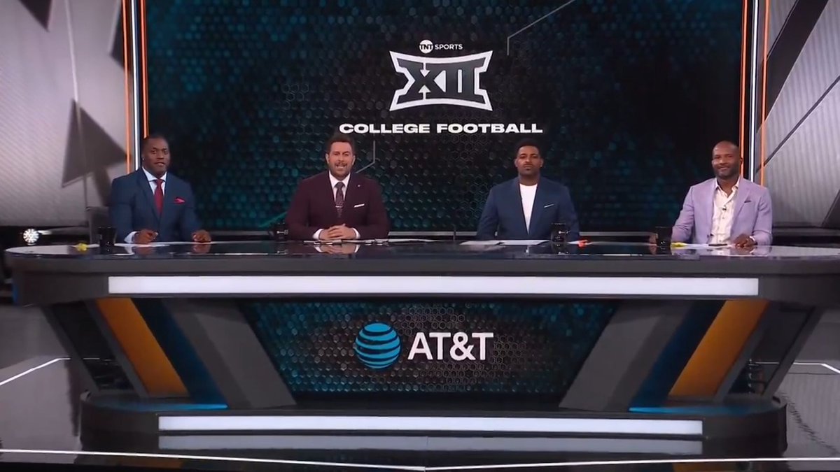 Our guy 🦀🌳 Texas Tech Football Ring of Honor member Michael Crabtree is on set of the TNT Sports live pregame show!