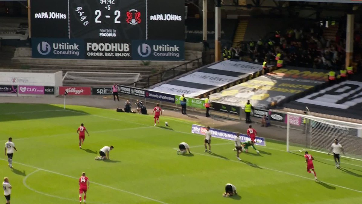 Charlie Wellens wins it for Leyton Orient in the 95th minute! 🤯