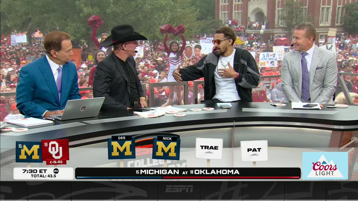 "BOOMER‼️ SOONER‼️" No doubt who Trae Young was rockin with on GameDay 💪