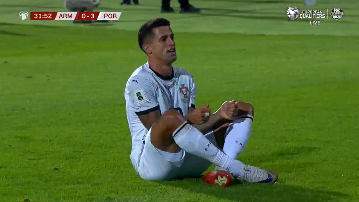 João Cancelo extends the Portuguese lead and honors Diogo Jota by doing his signature celebration 🎮❤️