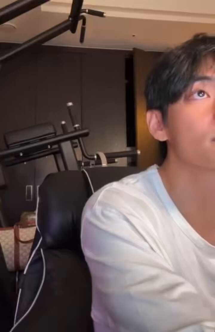 이 노래 태형이 목소리랑 ㄴㅁ 잘 어울림... 천국같다걍