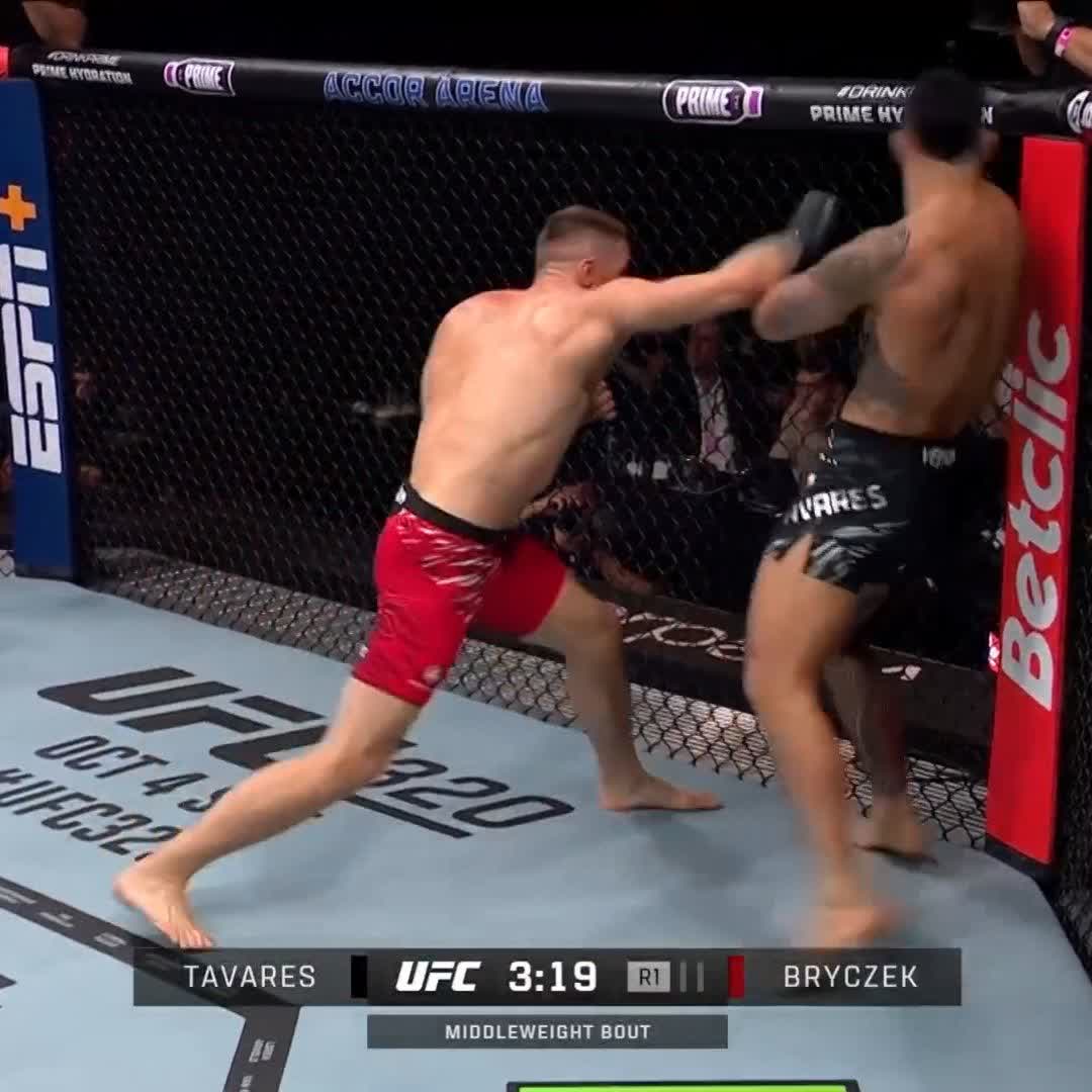 BIG KNOCKDOWN FOR BRYCZEK 😱 🇵🇱 #UFCParis