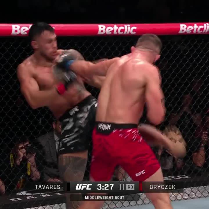 BRYCZEK POURS IT ON FOR THE TKO ‼️ #UFCParis