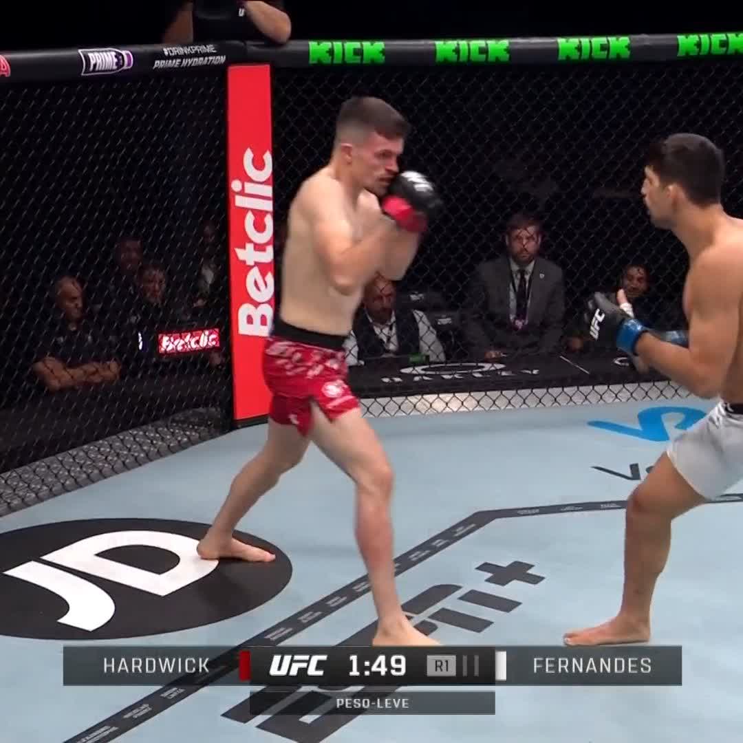 🚨 RESULTADO 🚨 🇧🇷 Kauê Fernandes derrotou 🏴 Harry Hardwick via TKO no 1° round pelo UFC, agora há pouco, em Paris. #UFCBR #UFCParis