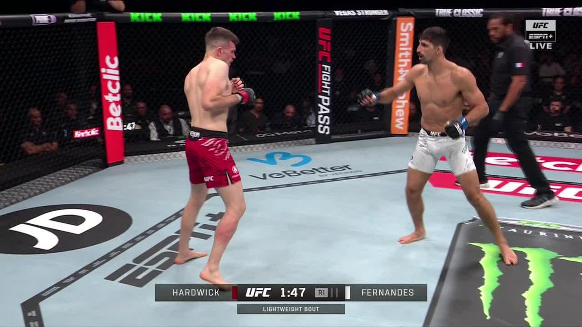 A clinical calf kick from Kauê Fernandes to stop the fight 😳 #UFCParis