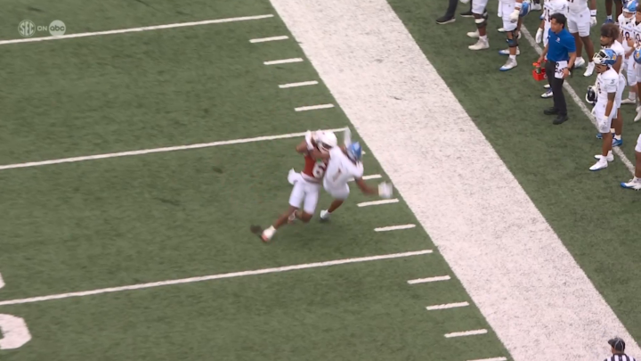 ALMOST THE CATCH OF THE YEAR‼️ It was ruled the receiver did not have full control until he was out of bounds.