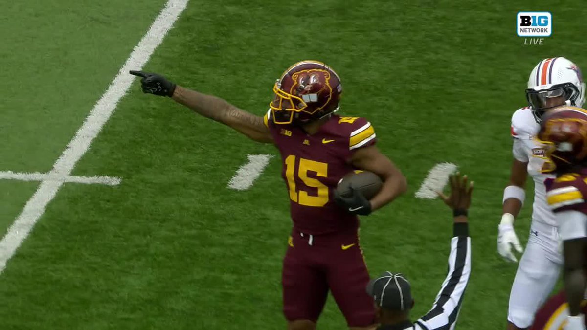 YEAH KENRIC LANIER! What a toss from Max! 📺: Big Ten Network