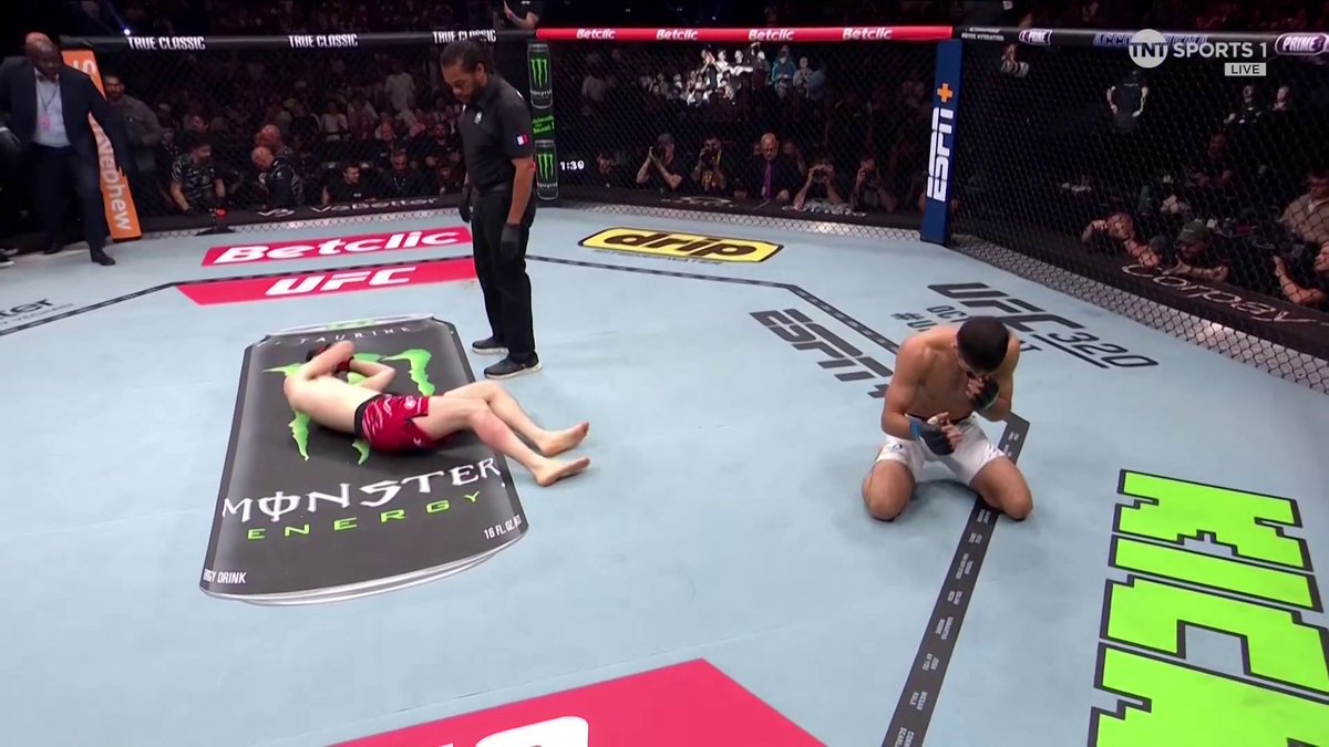 TKO via LEG KICKS 🤯 Kaue Fernandes chopped down Harry Hardwick 💥 #UFCParis | LIVE NOW on TNT Sports 1 &amp; discovery+