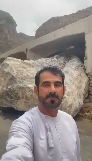 شاهد ضخامة الصخور التي جرفتها السيول،عمان😨 سبحان الله كيف إستطاعت أن تدفع هذه الصخور لمسافات طويلة‼️