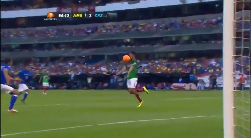 Uffff este siempre será de mis goles favoritos en la carrera de Raúl Jiménez, miren cómo la baja de pecho y la prende de volea🚀🔥 Y ese uniforme del América versión México era una joya absoluta🇲🇽🦅