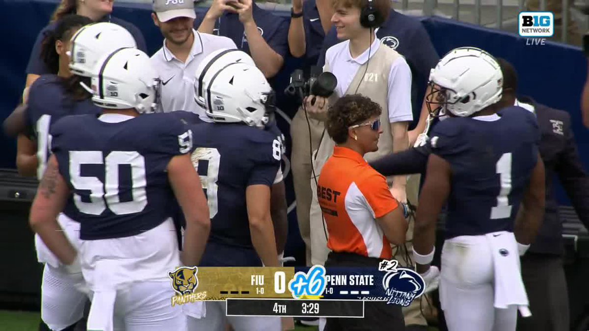 "HELLO END ZONE!" Kaytron Allen takes it 67 yards to extend the Penn State Football lead 💥 📺: BTN
