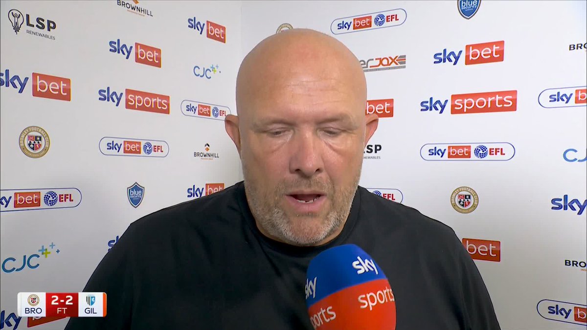 🗣️ "It's never a penalty" 🗣️ "If that was my player, I'd want him to do the same" Andy Woodman reacts to the penalty that was given against his side 🎙️
