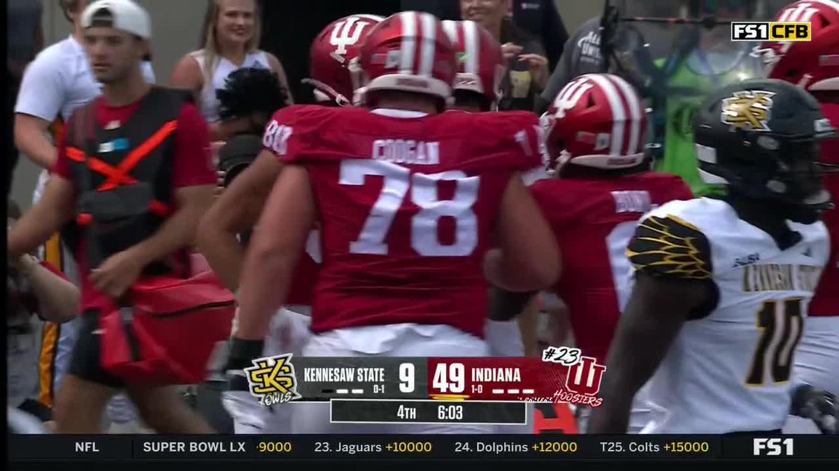 ALBERTO Mendoza ➡️ Charlie Becker for the Indiana Football TD 💥 Both Mendoza brothers have thrown a touchdown today 👏 📺: FS1