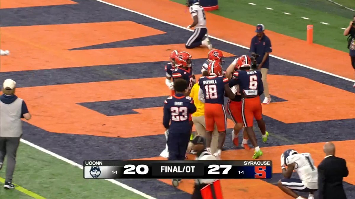 SYRACUSE HANGS ON TO BEAT UCONN IN OVERTIME 🍊