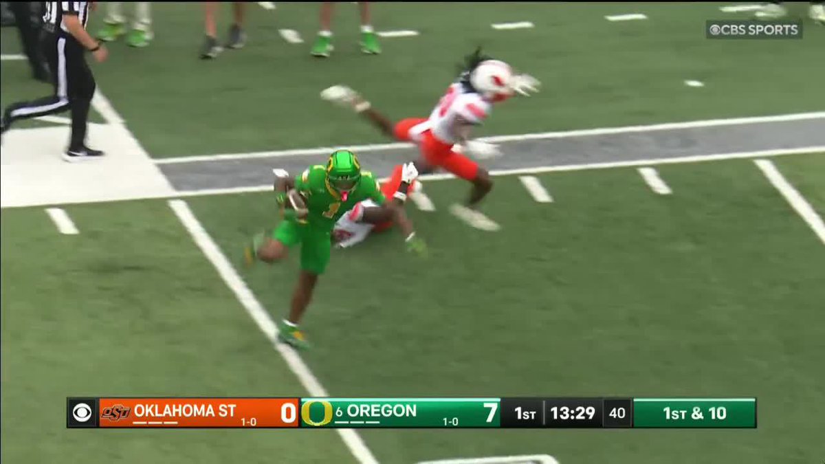 MOORE TO MOORE FOR 65 YDS AND A TD! Oregon Football's got 2 touchdowns on 3 plays. 📺: CBS