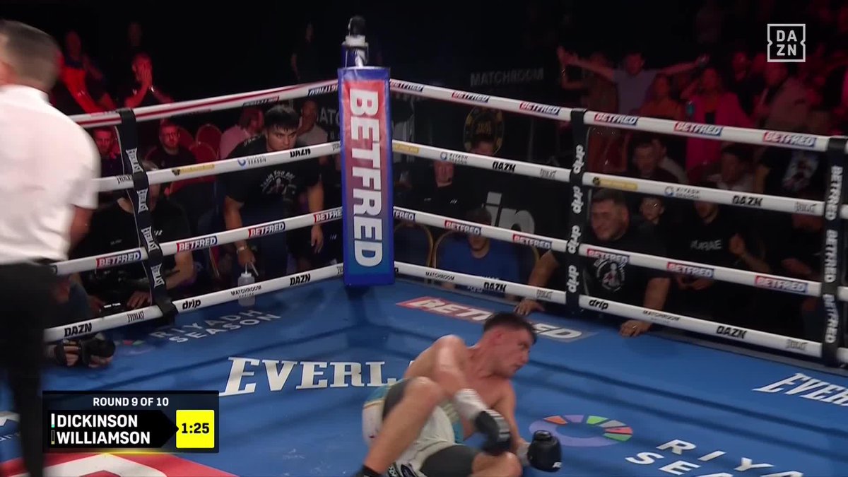 OMGG!!!! TROY WILLIAMSON!! 🤯 TROY Williamson STOPS Mark Dickinson in round 9 #McCormackParra | Live NOW on DAZN