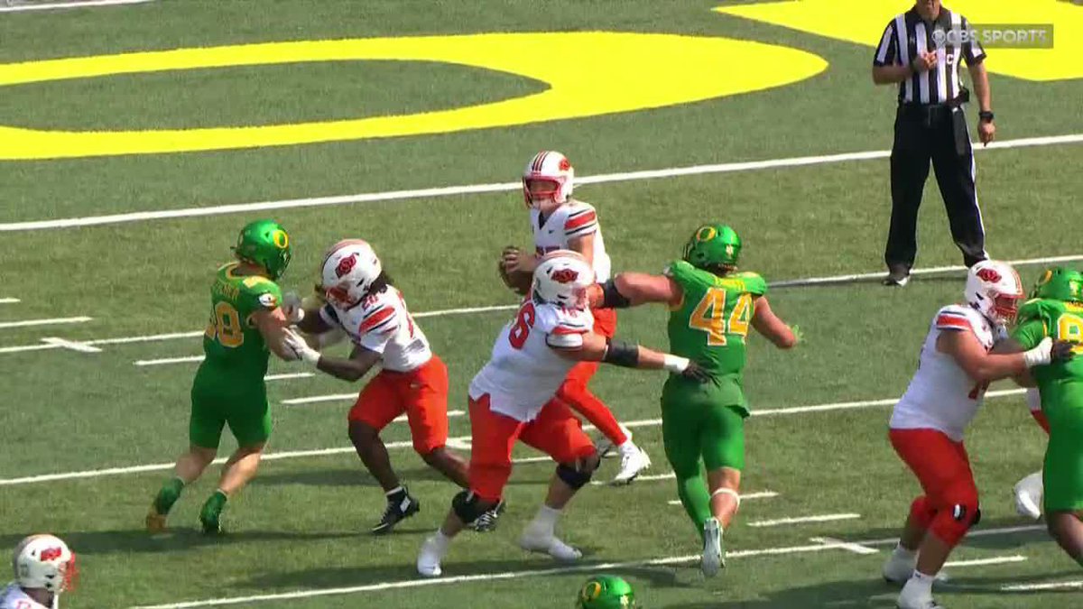 First sack of the year for 44 😤 #GoDucks x Teitum Tuioti