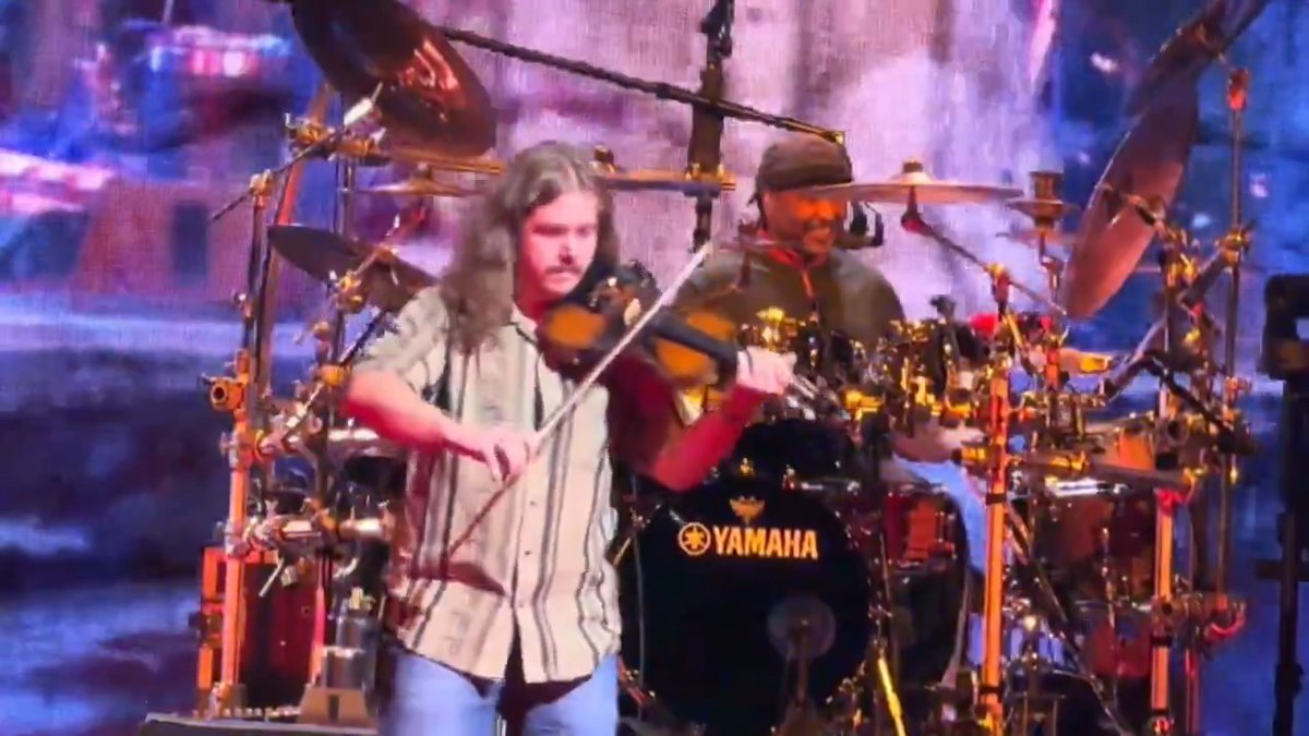 [Multicam/SBD-Matrix] - "Lie In Our Graves" w/ Jake @r3n1ck Simpson guesting on Violin - Dave Matthews Band -Gorge Amphitheatre - Night 1 Really nice to hear the violin back in the mix...... (I'll finish the full mix out for Youtube in the near future)
