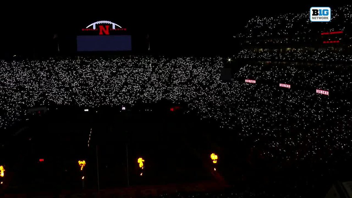 LIGHT SHOW 💡 This is what just happened between the third and fourth quarters at Memorial Stadium 😎 📺: BTN