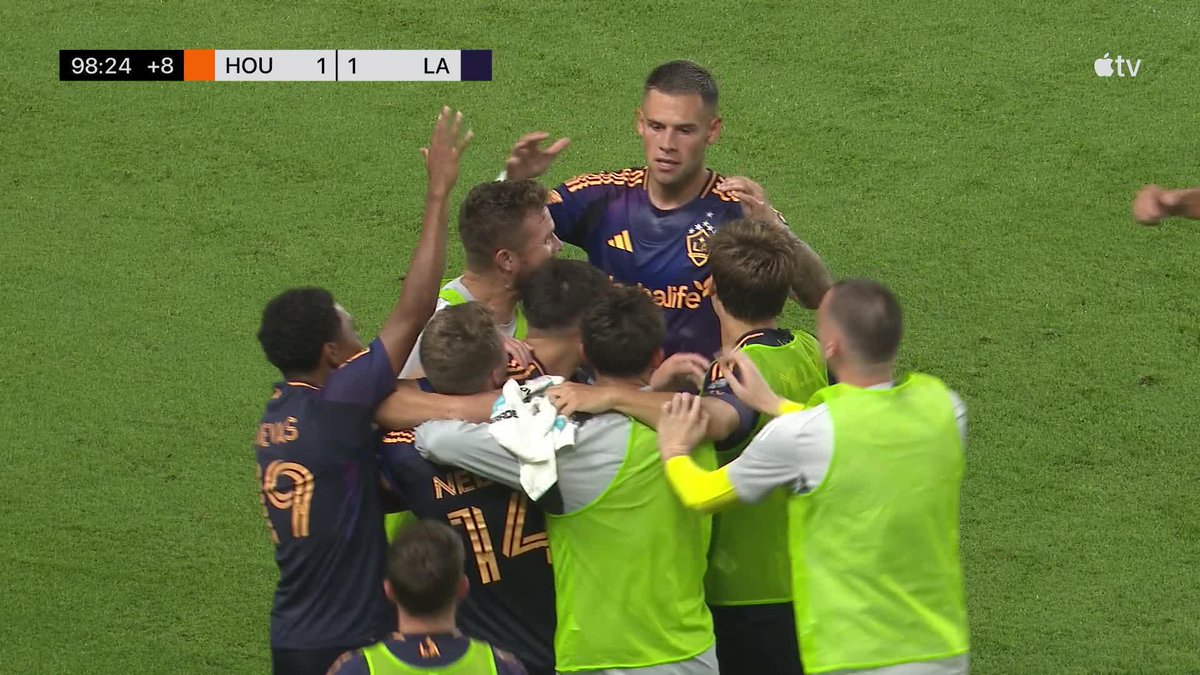 Lucas Sanabria ties it in stoppage for LA! 😱
