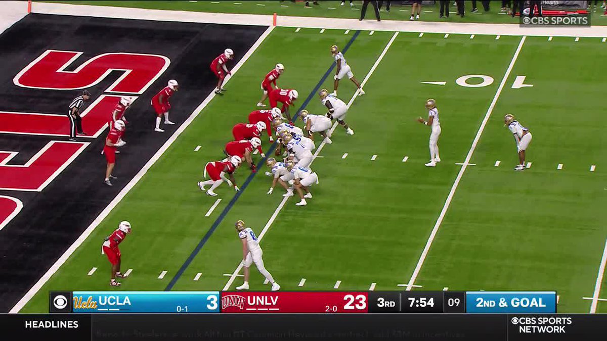 First career TD for the true freshman Noah Flores! 💪