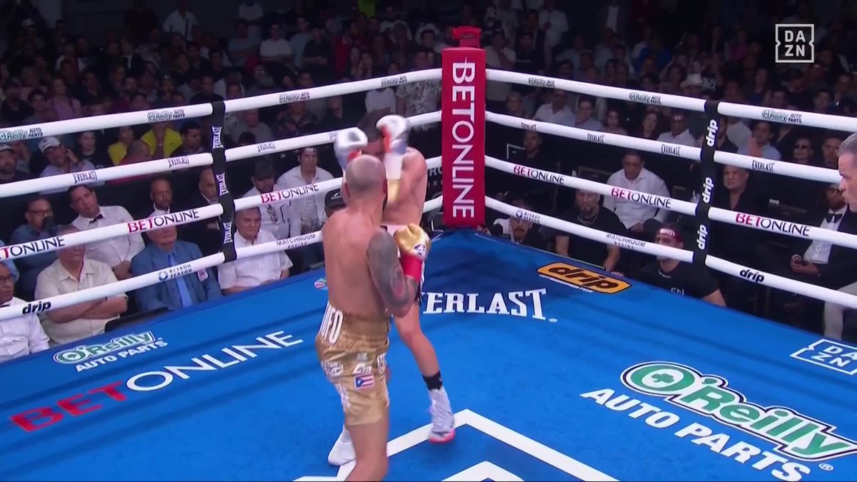Diaz bouncing back 👀🥊 #NunezDiaz | Live NOW on DAZN