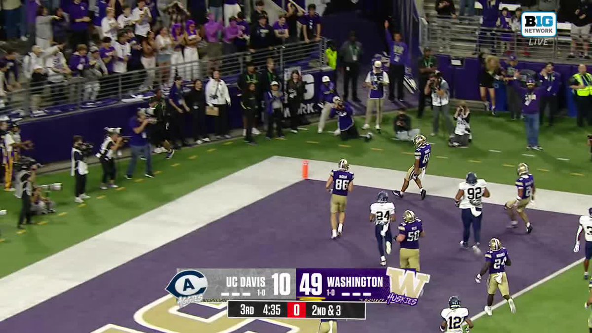 All gas, no brakes for Washington Football ⛽️ Dezmen Roebuck with the TD! 📺: Big Ten Network