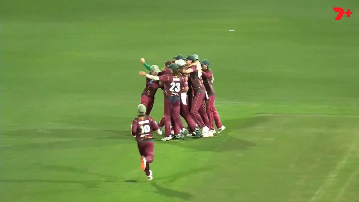 Marnus Labuschagne took a a hattrick in the KFC T20 Max Final. 🤯