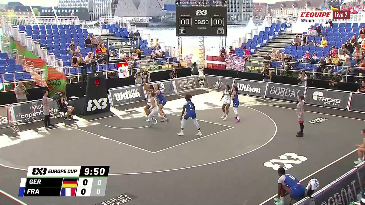 C'est parti ! Les Bleues affrontent les Allemandes en quarts de finale de la Coupe d'Europe de basket 3x3. À suivre en direct sur L'Équipe Live >