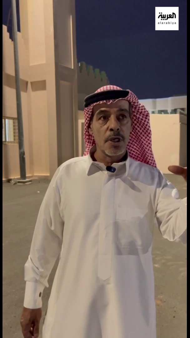 صاحبة هذا المنزل رحمها الله، اقتطعت جزء من مساحة منزلها لتسهل على جيرانها الوصول إلى المسجد #حائل والذي اشترى منزلها، جزاه الله كل خير، أيضا أبقى هذا الممر للجيران