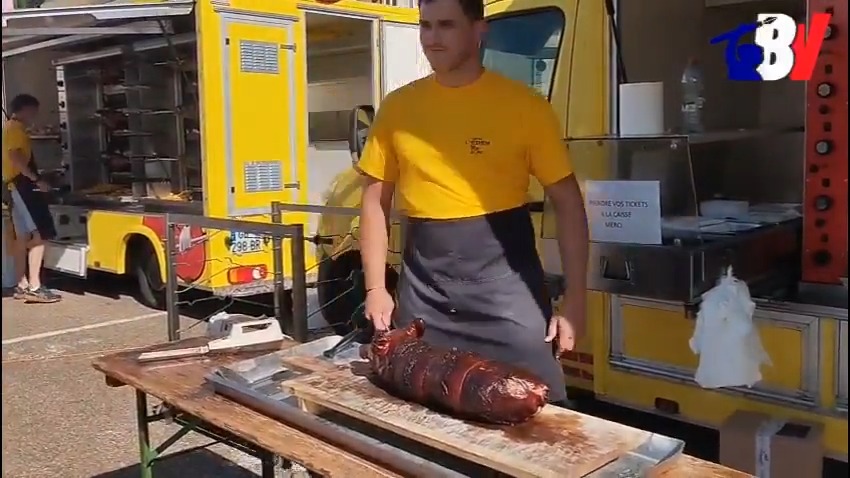 Accusée par un député LFI de « racisme et de haine des musulmans », le fête du cochon bat son plein à Hayange. Boulevard Voltaire est sur place.