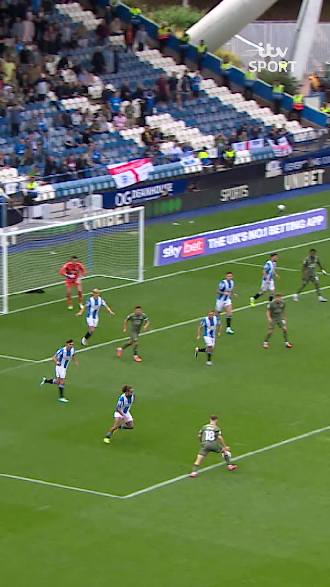 A candidate for miss of the season in League One yesterday 😩 Look away now Huddersfield fans 🫣