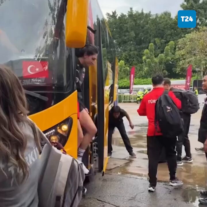 📢 Türkiye nefesini tuttu bekliyor 📌 Filenin Sultanları Dünya Şampiyonluğu finali için salona giriş yaptı