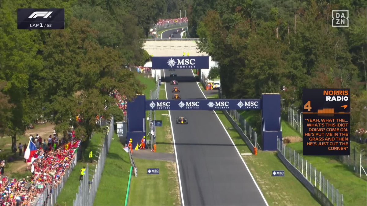 "¿QUÉ ESTÁ HACIENDO ESTE IDIOTA! ¡ME HA PUESTO EN LA HIERBA!" Tremendo cabreo de Norris con Verstappen 😡🤬 #ItaliaDAZNF1 🇮🇹