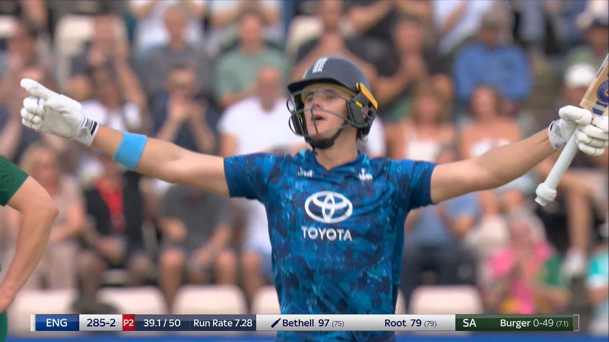 Jacob Bethell’s first hundred in professional cricket 🔥👏