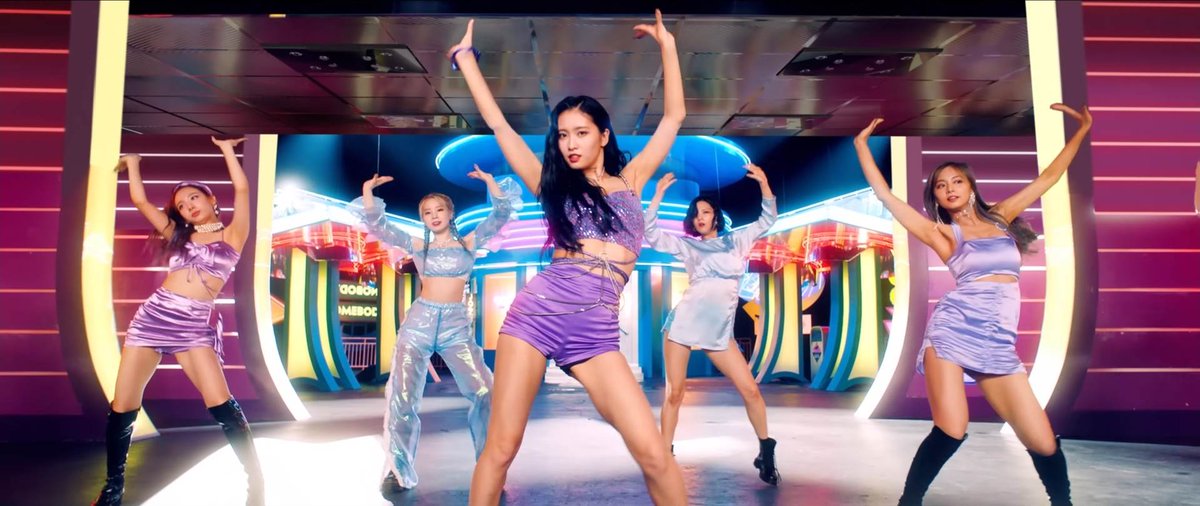 .TWICE ‘Feel Special’ — Spotify Charts 🌎 #64 [+1,143,414] (+35) *new peak* 🇺🇸 #142 [+253,128] 🆕 🇯🇵 #17 [+42,446] (+37) *new peak* Since we dont have nothing to update we will update 2019 charts!